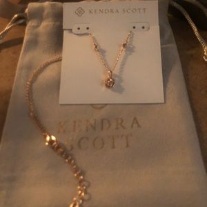 Kendra Scott Nola Gold Pendant Necklace 🤩